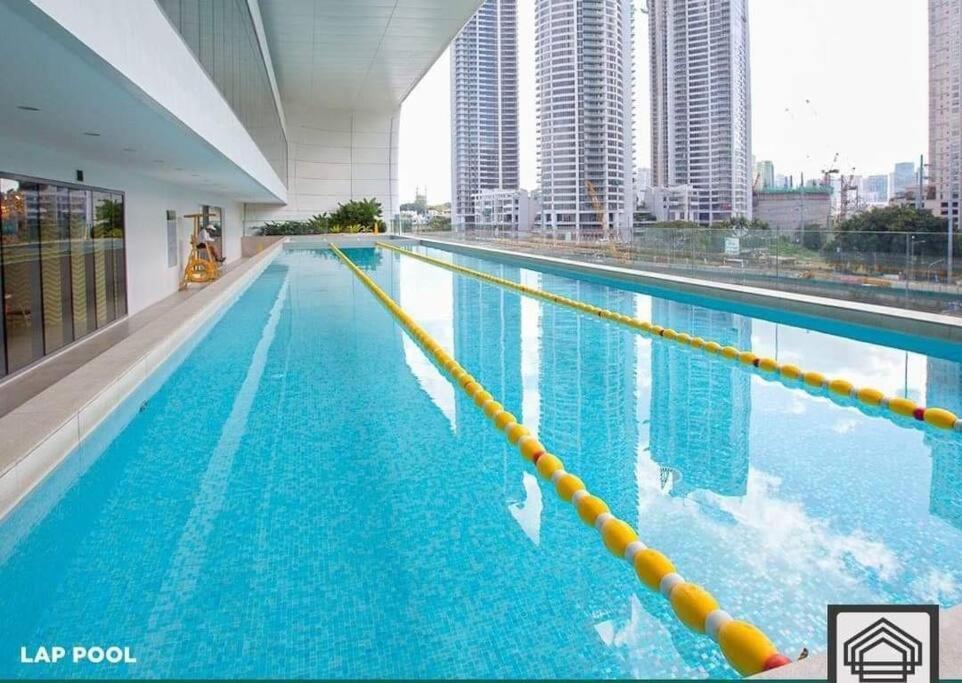 2 Bedroom Executive Suite Under New Management Manila Esterno foto