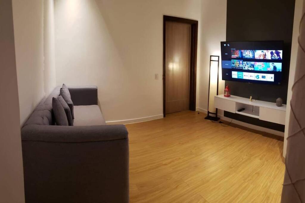 2 Bedroom Executive Suite Under New Management Manila Esterno foto