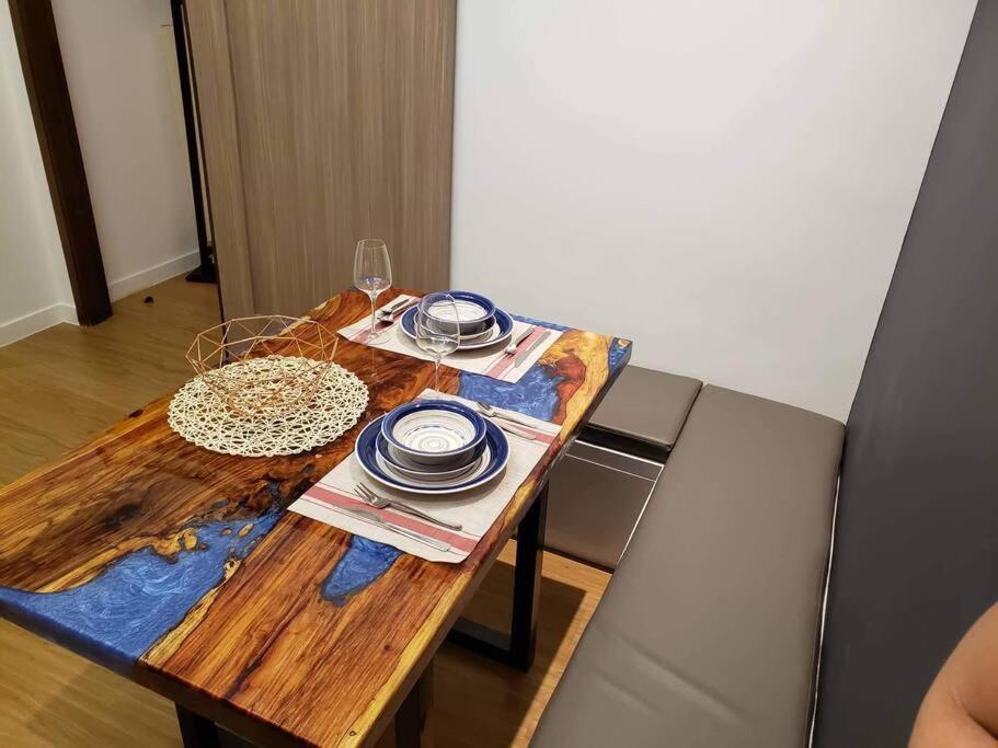2 Bedroom Executive Suite Under New Management Manila Esterno foto