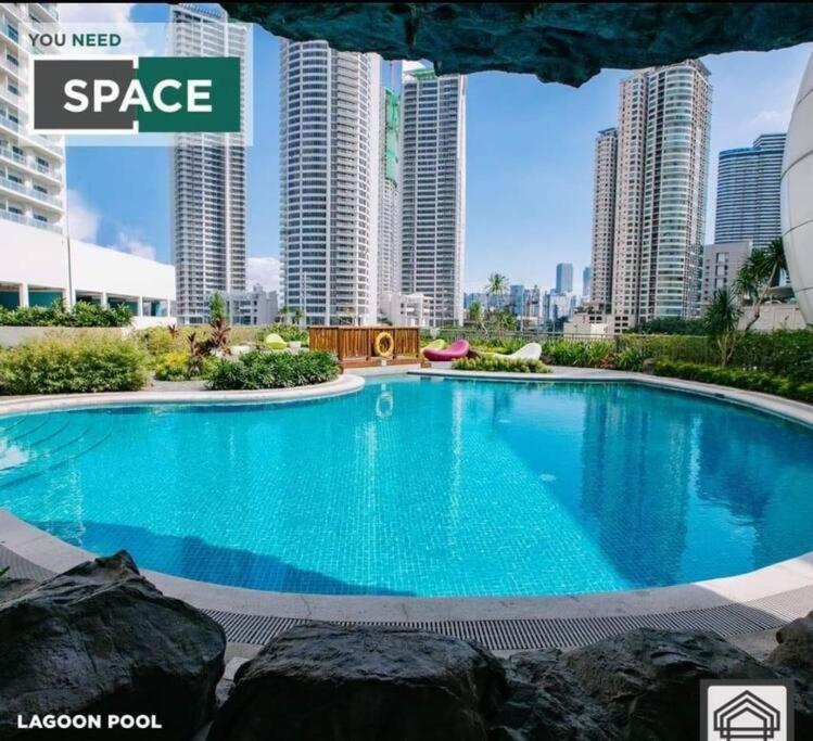 2 Bedroom Executive Suite Under New Management Manila Esterno foto