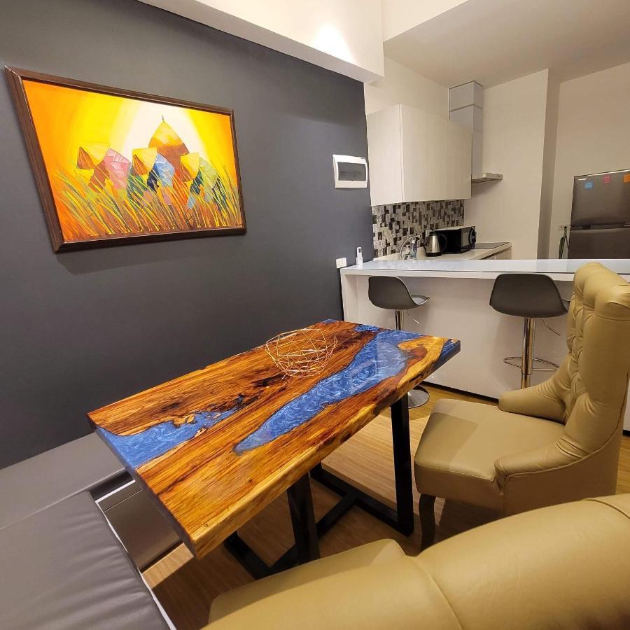2 Bedroom Executive Suite Under New Management Manila Esterno foto