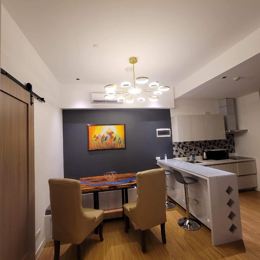 2 Bedroom Executive Suite Under New Management Manila Esterno foto