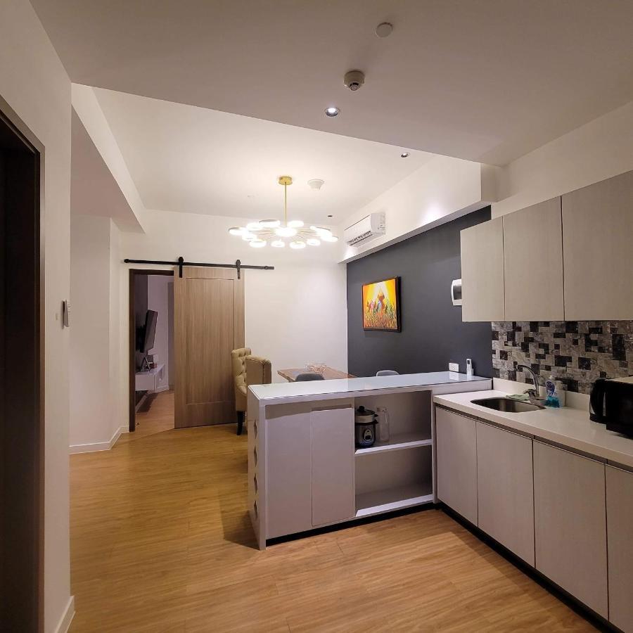 2 Bedroom Executive Suite Under New Management Manila Esterno foto